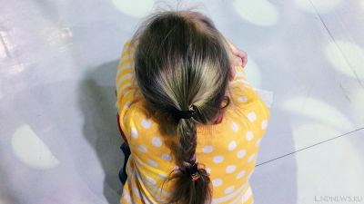 В Челябинске школьница сбежала из дома в майке и шортах