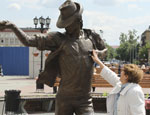 На Урале появился памятник Майклу Джексону (ФОТО)