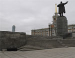 В центре Екатеринбурга напротив мэрии неделю лежит гроб (ФОТО)