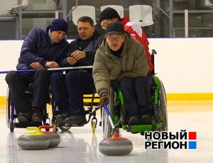 Свердловские чемпионы-паралимпийцы тренируются, где придется. Керлингисты рассказали, чего стоят обещания Куйвашева (ВИДЕО)