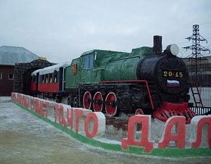 Уральские зэки слепили из снега паровоз с вагонами в натуральную величину (ФОТО)