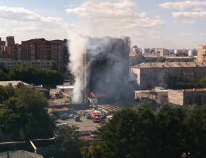 В центре Челябинска горит старинный элеватор (ФОТО)