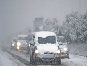 Как всегда неожиданно: первый  снегопад в Челябинске создал  проблемы на дорогах – дорожники вывели лишь 40% уборочной техники