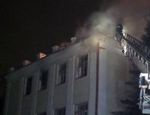 В Екатеринбурге ночью тушили здание на Первомайской, 60, – второй раз за три недели (ФОТО, добавлено ВИДЕО)