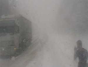 Нулевая видимость, снежные заносы: на юге Челябинской области закрыли дороги