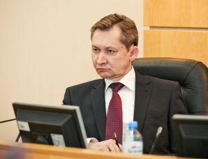 Экс-главе Сургута Попову предъявили обвинение / Его подозревают в превышении полномочий