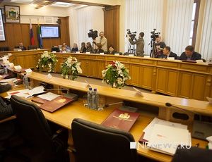 В гордуме Екатеринбурга провели выборы вне повестки: торопятся на каникулы