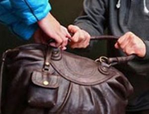 В Екатеринбурге серийный грабитель – наркоман отбирал у женщин сумки