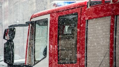 В Челябинске троллейбус загорелся на затопленной трассе