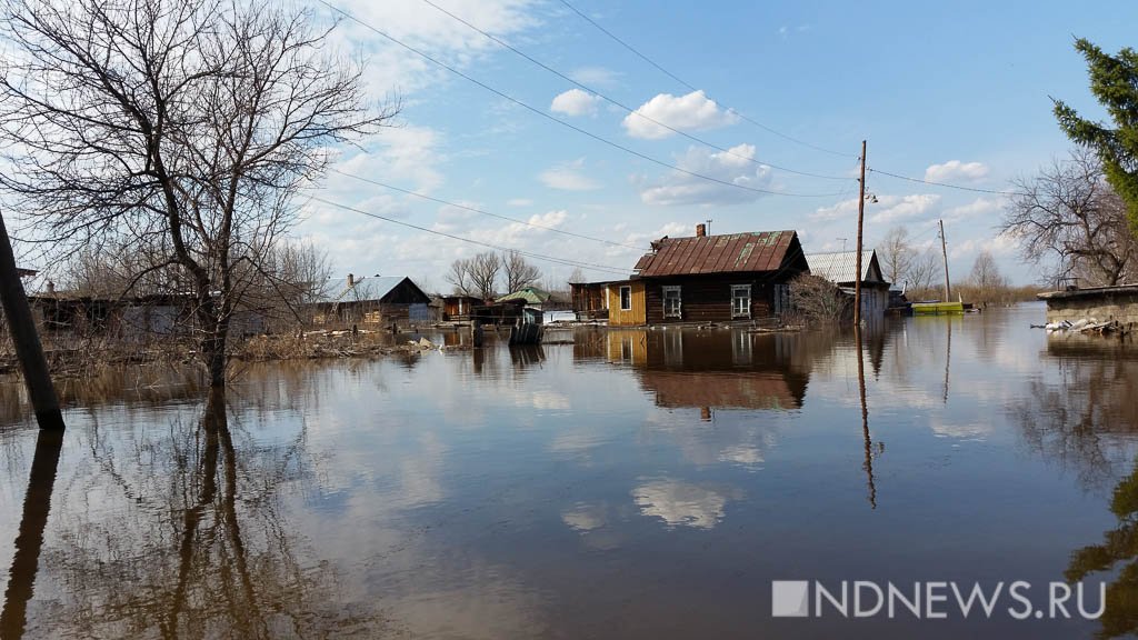 Две уральских деревни отрезаны от мира весенним паводком