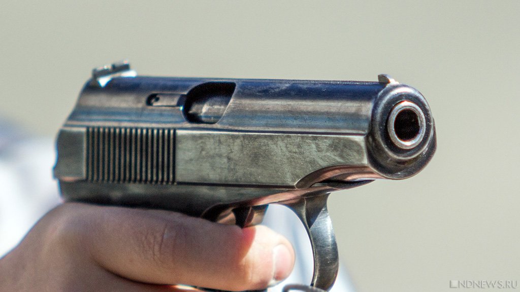 В банк в Челябинске ворвался мужчина с пистолетом
