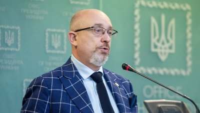Проправительственная фракция и офис президента Украины «подрались» из-за министра обороны