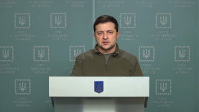 Зеленский согласился продлить сроки мобилизации и военного положения на Украине