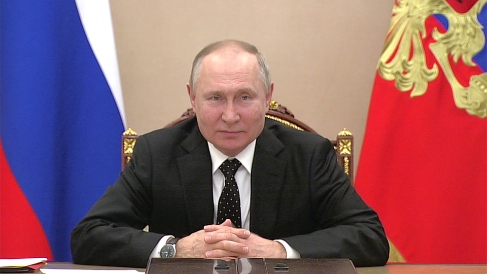 Путин поздравил сотрудников МЧС с профессиональным праздником