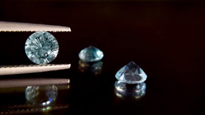 ЕС работает над санкциями против алмазной отрасли России