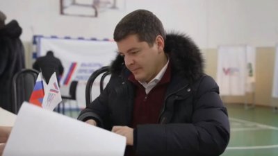 Губернатор Ямала Артюхов проголосовал на выборах президента