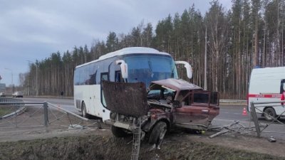 Три человека погибли и пострадали в ДТП с автобусом в Ленобласти