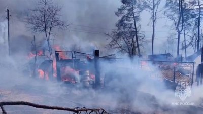 Три десятка дачных домов загорелись в СНТ под Читой