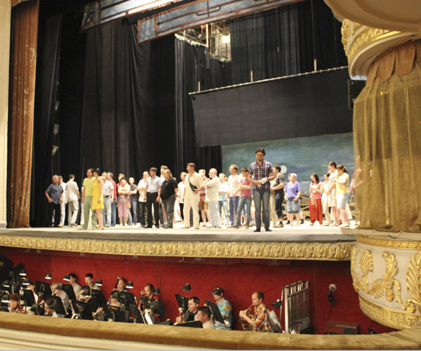 Новый Регион: Годунов в толстовке и Онегин-студент – премьера и дебют в Оперном (ФОТО)
