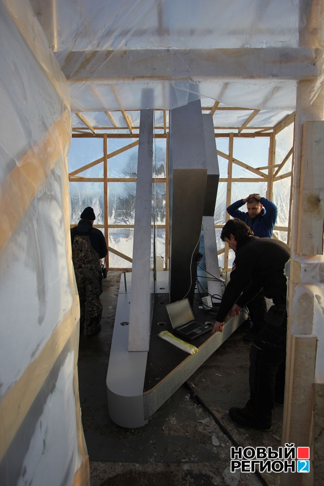 Новый Регион: Рабочие начали устанавливать олимпийский будильник на Плотинке