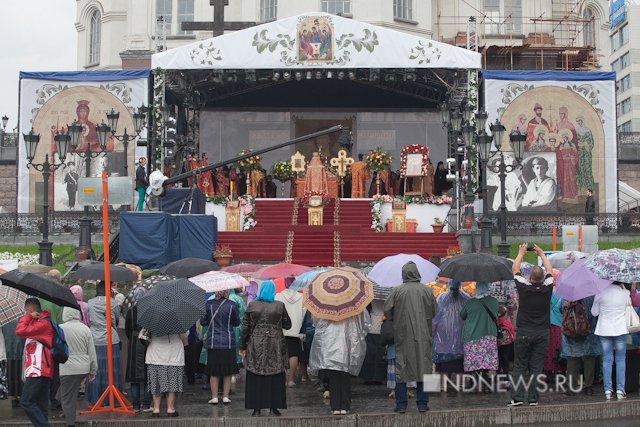 Новый Регион: Царские дни в Екатеринбурге – сотни православных поселились в палатках в центре города (ФОТО)