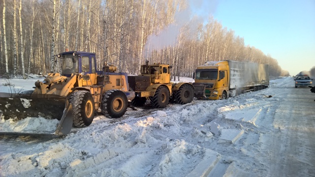 Новый День Водитель грузовика двое суток прождал эвакуатор в снежном плену
