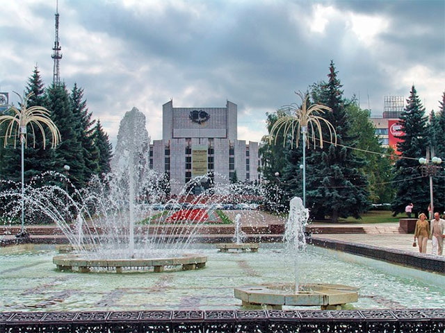 Новый Регион: Челябинску подарили светомузыкальный фонтан