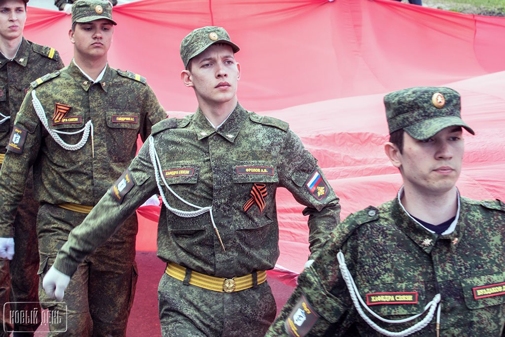 Новый День: Смотри в глаза солдата... Бессмертный полк-2017 в Челябинске собрал более 50 тысяч участников (ФОТО)