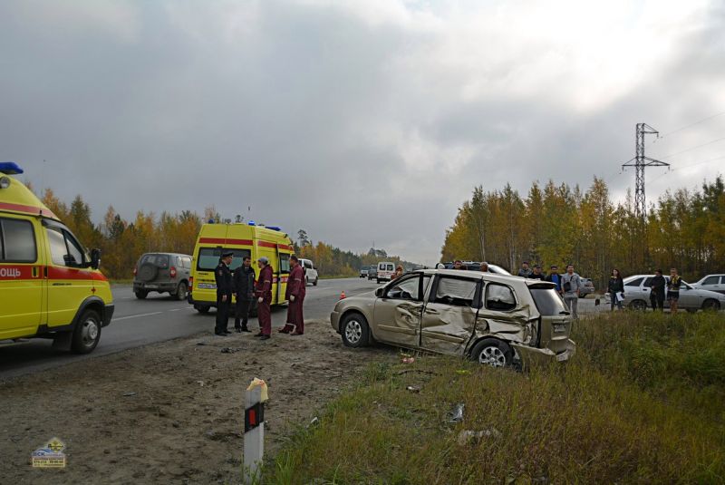 Под Нижневартовском вседорожный автомобиль сбил людей на обочине, один человек умер