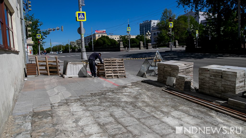 На проспекте Ленина перекладывают плитку, уложенную полгода назад (ФОТО)