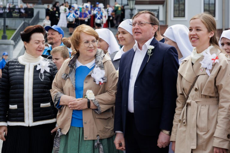 Новый День: В Екатеринбурге отметили благотворительный праздник Белого цветка (ФОТО)