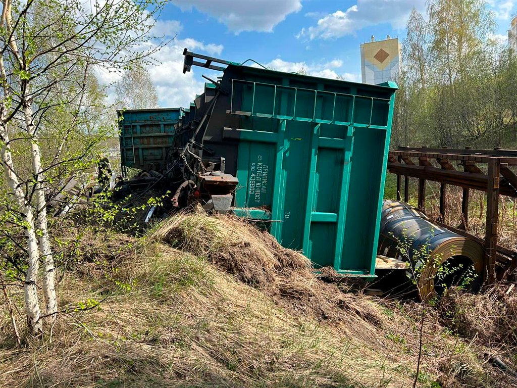 Новый День: На Урале сошел с рельсов грузовой поезд