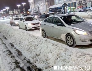 Свердловские дорожники просят автомобилистов отказаться от дальних поездок в выходные из-за снегопадов