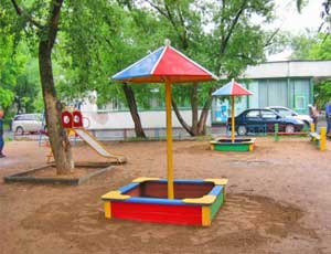 В Магнитогорске сносят детские площадки