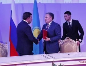 Губернатор Куйвашев уехал в Казахстан