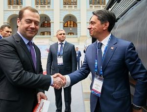 Глава правительства РФ посетил площадку УВЗ на выставке "Транспорт России-2016"