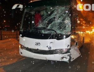 В Екатеринбурге внедорожник протаранил два автобуса (ФОТО)