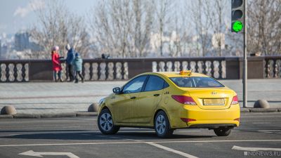 В Челябинске таксист «сыграл в кегли» пешеходами, устроившими с ним перепалку