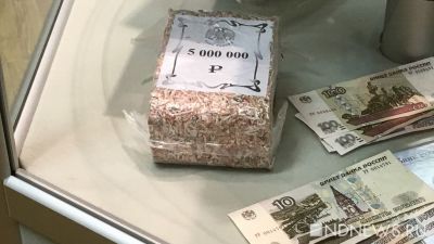 Как выглядят пять мелко нашинкованных миллионов рублей: Уральский центробанк устроил день открытых дверей (ФОТО)