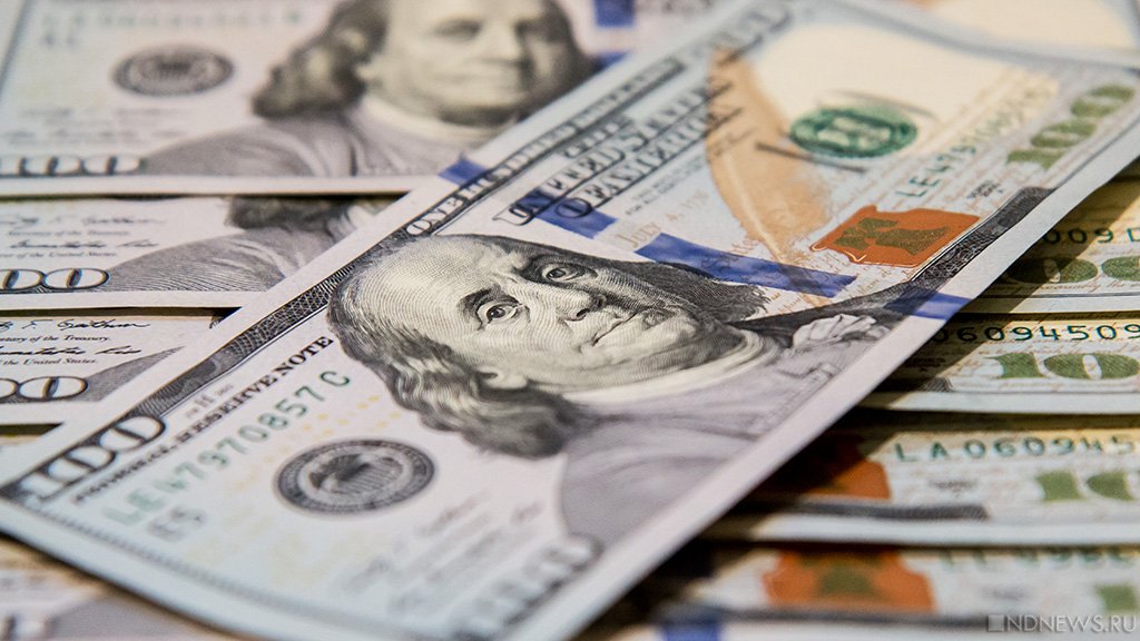 Биржевой курс доллара превысил отметку в 98 рублей