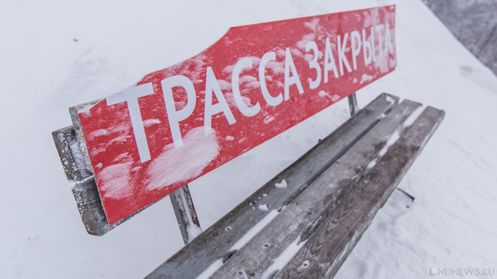 На Ямале из-за метели не летают самолёты и закрыты зимники