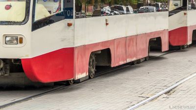 В центре Челябинска загорелся трамвай