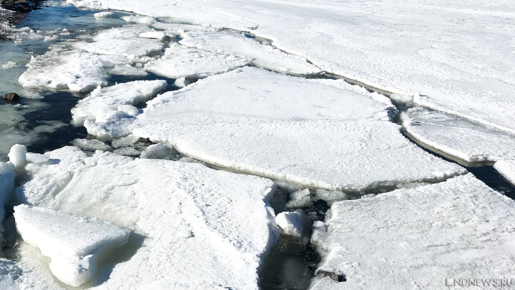 В Челябинской области четверо рыбаков провалились под лед