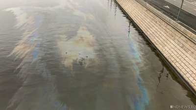 В бухте Владивостока появилось пятно от нефтепродуктов