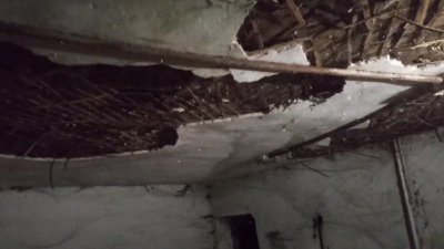 Магнитогорские чиновники отказались расселять дом, лишившийся крыши и грозящий внезапным обрушением