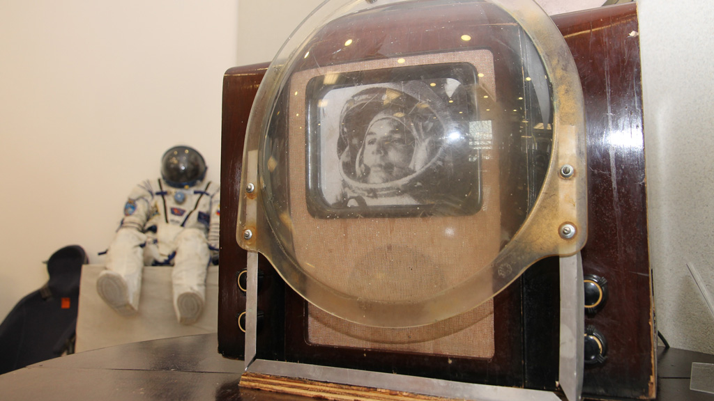 В музее УГМК появились скафандр космонавтра и медаль Юрия Гагарина (ФОТО)
