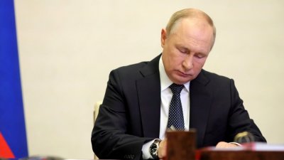 Путин поручил снизить налоговую нагрузку для туристических организаций