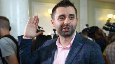 Арахамия призвал Тбилиси выпустить Саакашвили из тюрьмы «для нормализации отношений с Украиной»