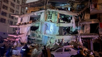 Ущерб от землетрясений в Турции может превысить 100 миллиардов долларов