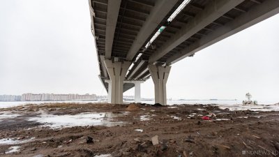 Паводок отрезал от «большой» земли жителей южноуральского поселка, где три года не могут построить мост